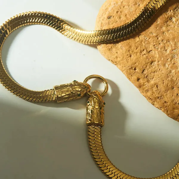Gold_Artistic_Snake_Necklace_For_Women
